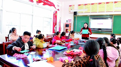 生活在哪里，美術(shù)就在哪里——走進(jìn)青年美術(shù)教師的創(chuàng)新課堂