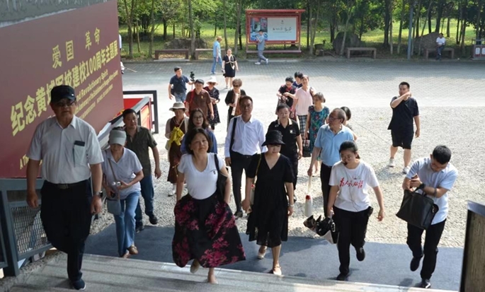 金牛區(qū)委統(tǒng)戰(zhàn)部張全林副部長(zhǎng)帶領(lǐng)金牛黃埔成員赴建川博物館參觀