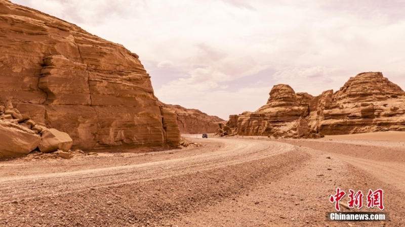 新疆哈密:大海道雅丹地貌形態(tài)萬千