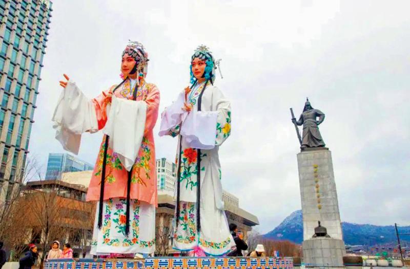 淮劇演員今年初走進韓國，在首爾街頭表演