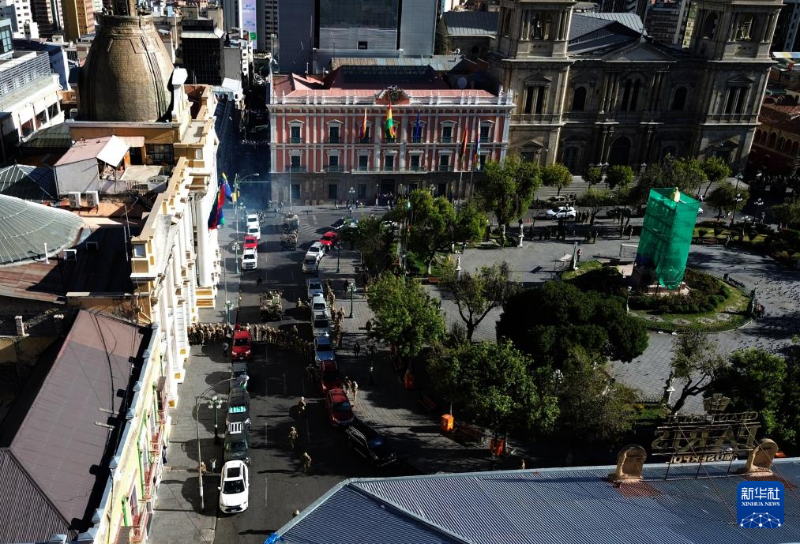 這是6月26日拍攝的玻利維亞拉巴斯總統(tǒng)府附近的廣場（無人機照片）。（圖源：新華社）