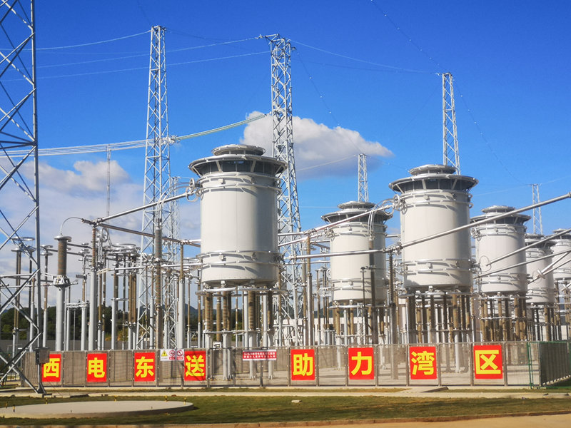 這是2020年7月30日拍攝的烏東德電站送電廣東廣西特高壓多端柔性直流示范工程廣東受端龍門換流站直流場。（圖源：新華社）