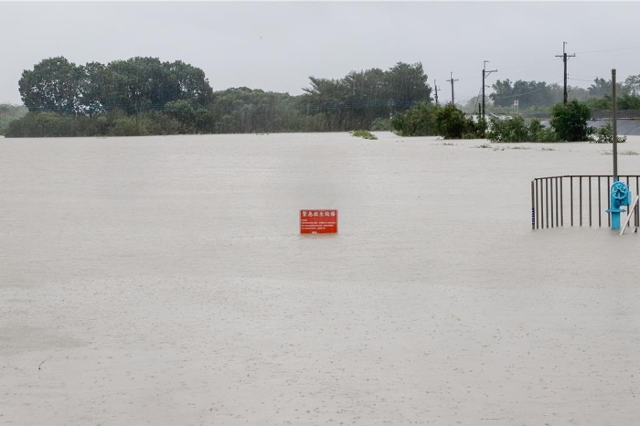 八掌溪暴漲溢堤，嘉義縣水上鄉(xiāng)一帶嚴重淹水。