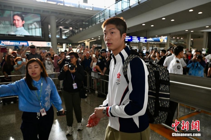 圖為張家朗回港。<a target='_blank' href='/' >中新網(wǎng)</a>記者 李志華 攝