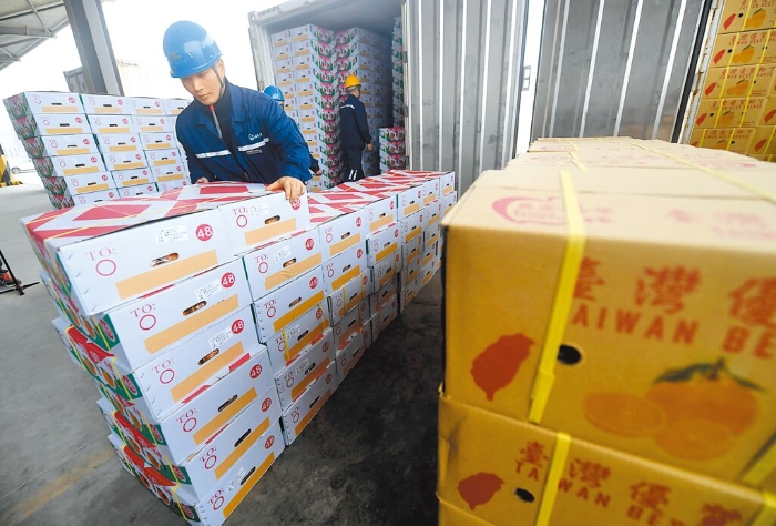 審計(jì)部呼籲農(nóng)業(yè)部，預(yù)為因應(yīng)ECFA中止對我國農(nóng)產(chǎn)品外銷可能產(chǎn)生的衝擊。圖為臺灣水果輸陸。（中新社）