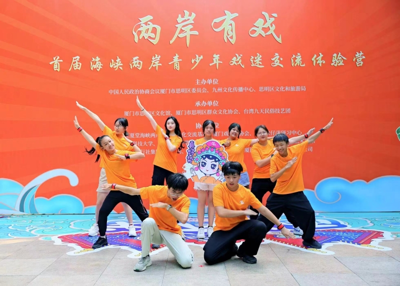 “兩岸游戲”表情包兩岸組隊(duì)亮相。