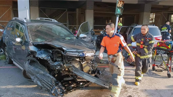 臺灣成功大學(xué)校前發(fā)生嚴重車禍