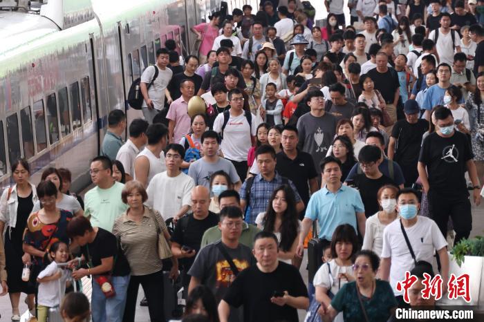 暑運(yùn)以來中國鐵路發(fā)送旅客8.72億人次