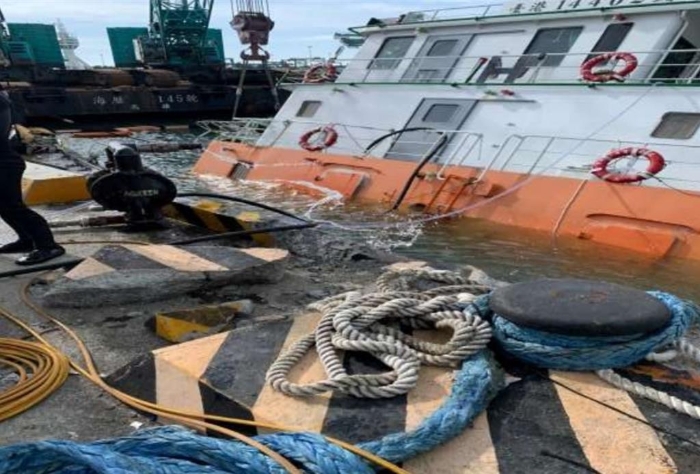 長榮海運貨輪撞沉高雄港勤拖船