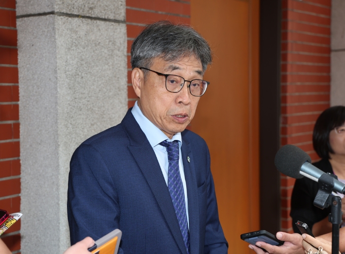 有立委及教育團(tuán)體呼籲應(yīng)「班班喝鮮奶」改發(fā)鮮乳券。（圖／記者姚志平攝影）