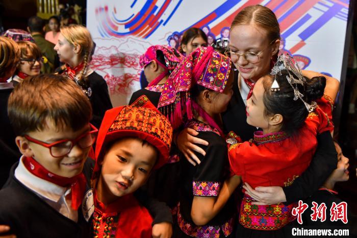 法國童聲合唱團(tuán)走進(jìn)海南五指山