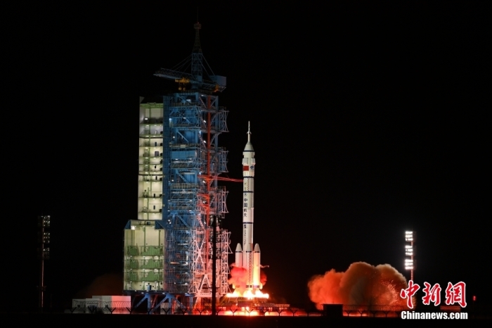 北京時間2024年10月30日4時27分，搭載神舟十九號載人飛船的長征二號F遙十九運載火箭在酒泉衛(wèi)星發(fā)射中心點火發(fā)射。汪江波 攝