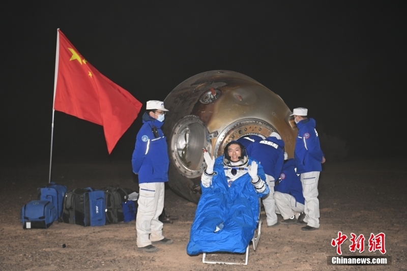 神舟十八號(hào)載人飛船返回艙成功著陸