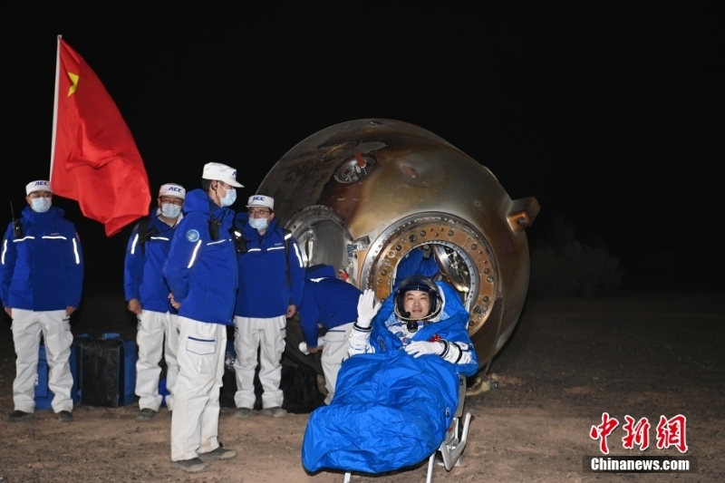 神舟十八號(hào)載人飛船返回艙成功著陸