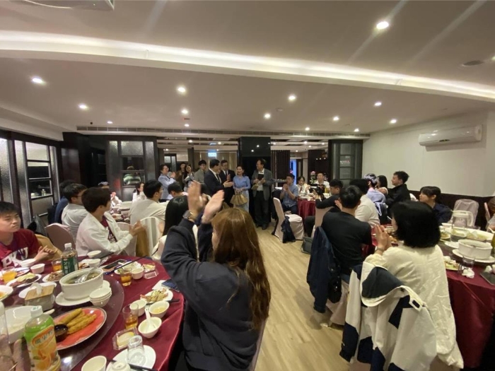 馬英九基金會邀請陸生訪臺，２日陸生團前往九份知名餐廳「古窗海景會館」用晚膳