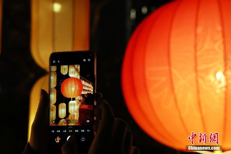 （新春見聞）上?！肮庥癝HOW新春”活動吸引市民游客