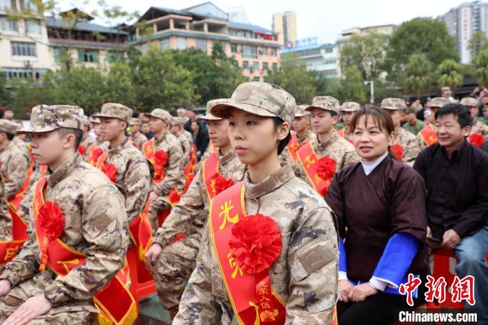 廣西歡送新兵入伍