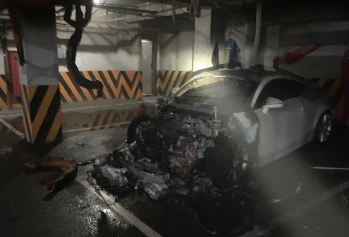 臺(tái)灣基隆市小區(qū)停車場火燒車