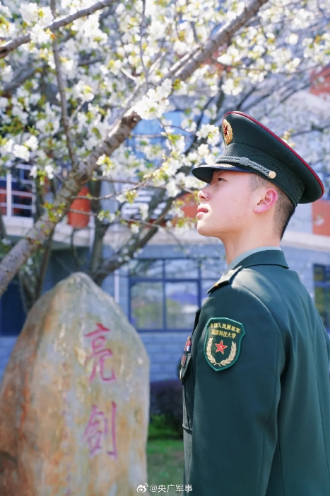 001SX8hXly1i0aithlr15j60u01907wh02