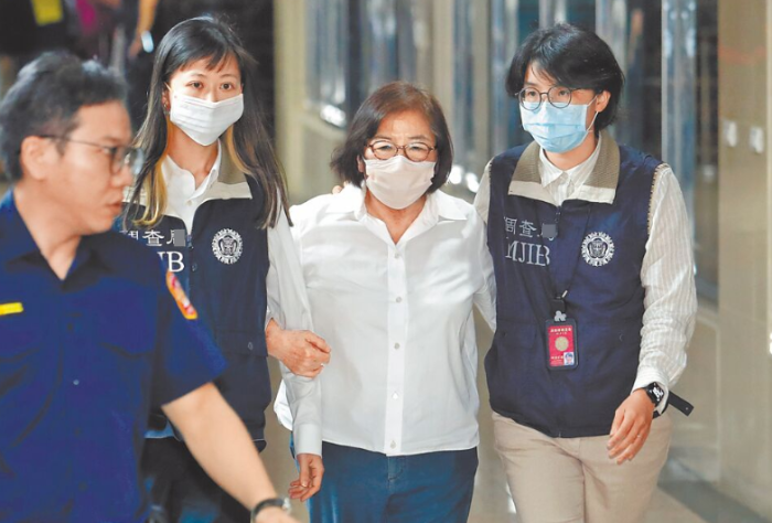 國(guó)民黨臺(tái)北市黨部主委黃呂錦茹17日深夜移送北檢復(fù)訊