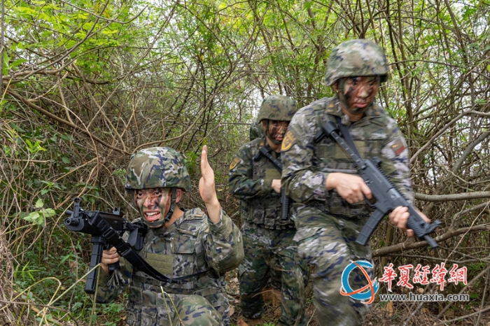 4、2025年4月16日，武警官兵掩護隊友快速追擊_副本