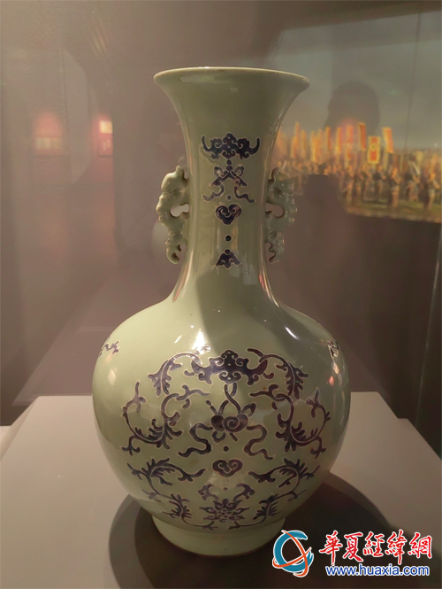 nan11：豆青釉青花雙龍耳瓶（清乾?。?/></a></p><p style=