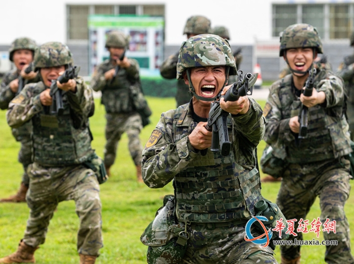 3、武警官兵進(jìn)行刺殺訓(xùn)練。施晨洲 攝_副本