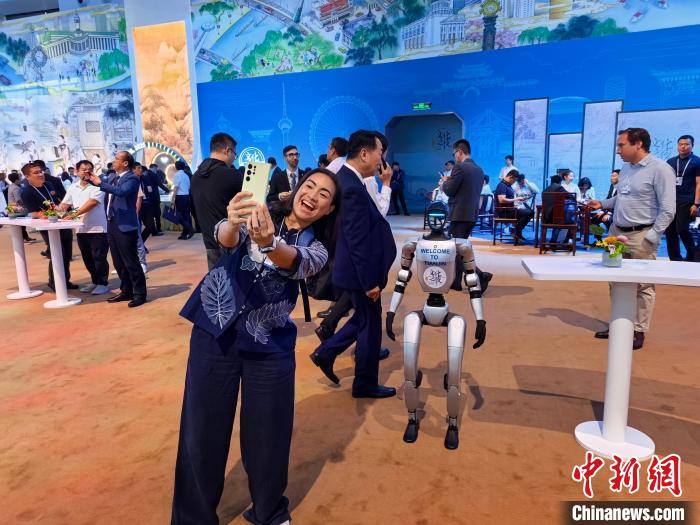 2025年天津夏季達沃斯：中國制造人形機器人吸引中外嘉賓