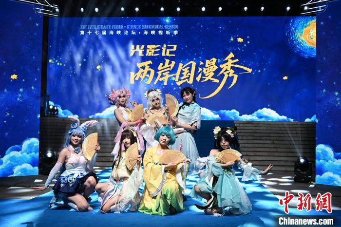 圖為國風(fēng)舞蹈串燒表演。中新社記者 呂明 攝