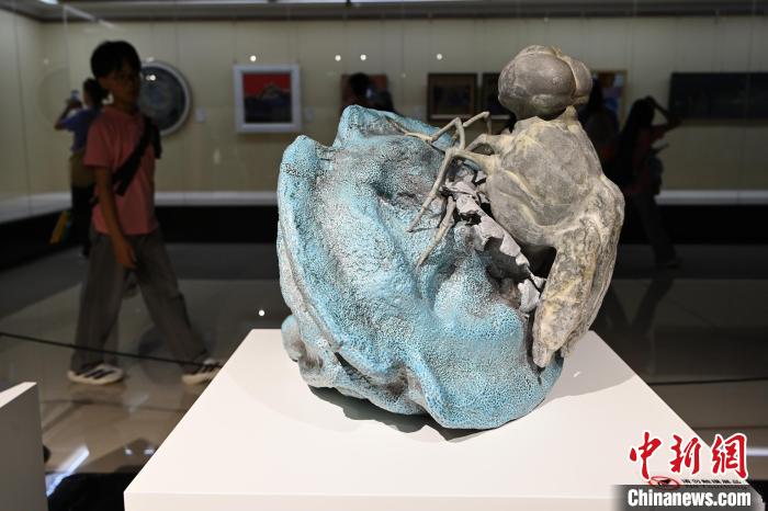 中國花釉陶瓷藝術作品巡展亮相呼和浩特