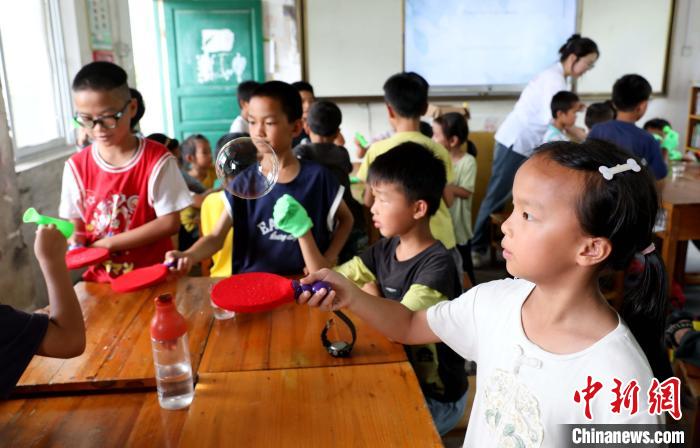 大學生支教“點亮”廣西侗鄉(xiāng)娃多彩暑期生活