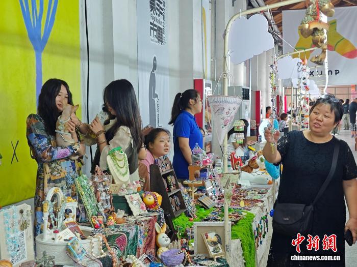 陜西西安：城市青年二手市集尋覓煙火氣