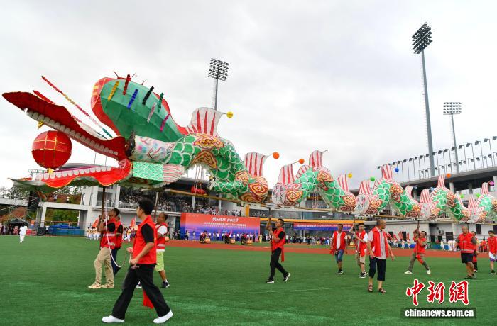 海峽兩岸暨港澳地區(qū)青少年同臺比拼“快樂棒球”