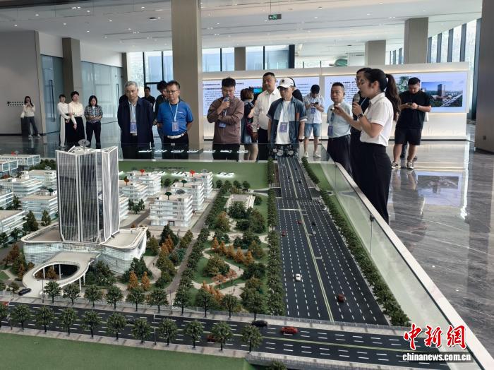 8月7日，臺商考察滬滇臨港昆明科技城。中新網(wǎng)記者 韓帥南 攝