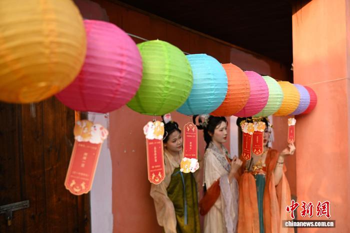 福州：民眾沉浸式體驗(yàn)中秋民俗活動(dòng)