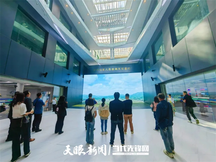 參觀貴州大數(shù)據(jù)綜合試驗區(qū)展示中心