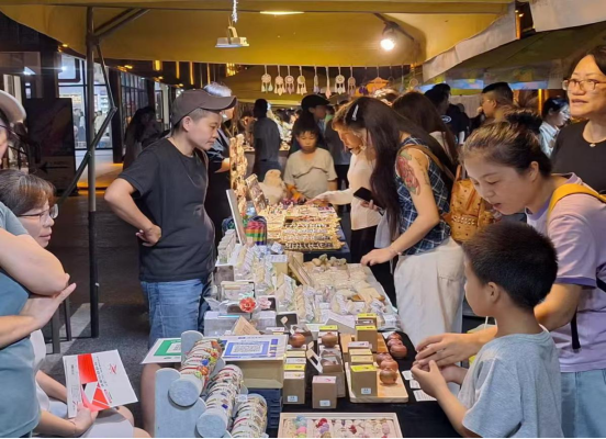 青年創(chuàng)意集市272