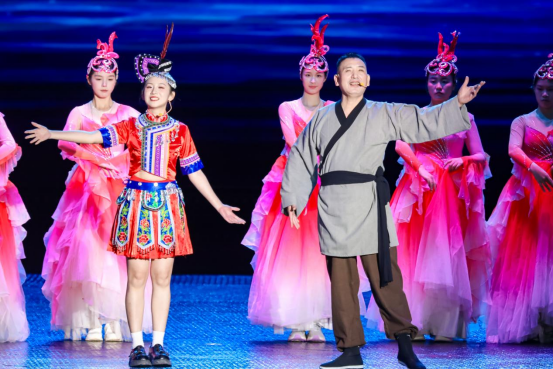 終版（簡）第十七屆海峽兩岸茶業(yè)博覽會主題文藝晚會在武夷山市舉辦(2)477