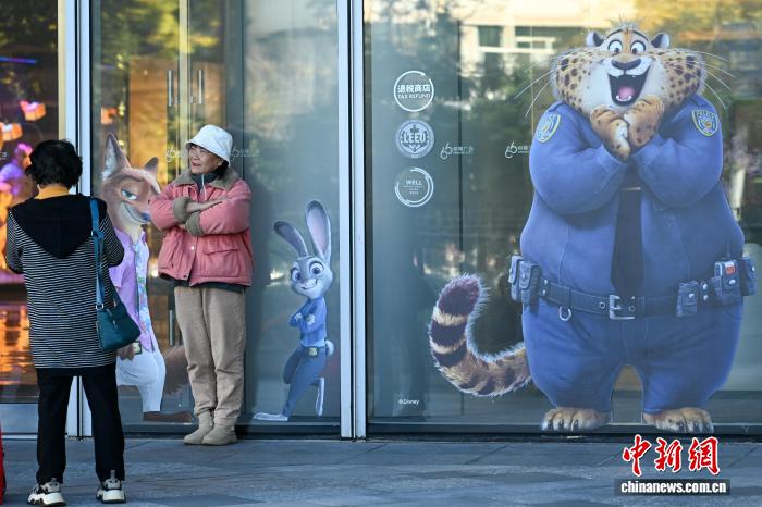 云南昆明：“瘋狂動(dòng)物城”主題裝置吸引市民打卡