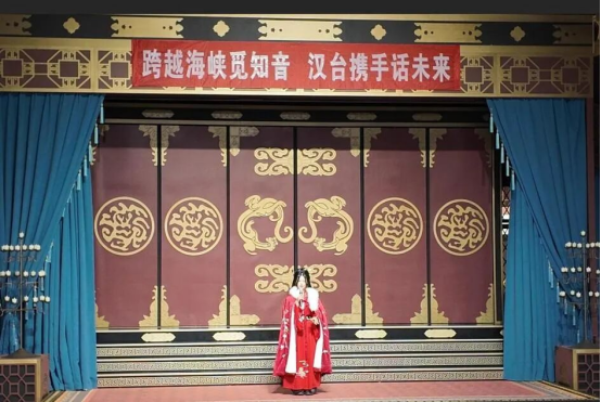 穿上漢服哭了1180